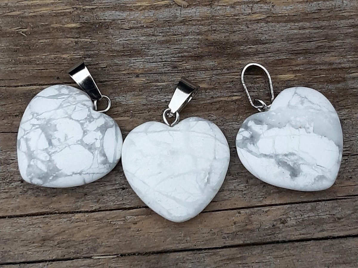 Edelsteen Howliet hartje hanger